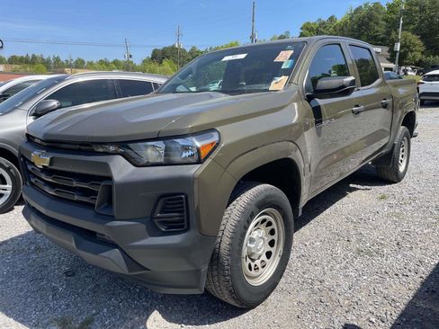 Used 2024 Chevrolet Colorado W/T image 3