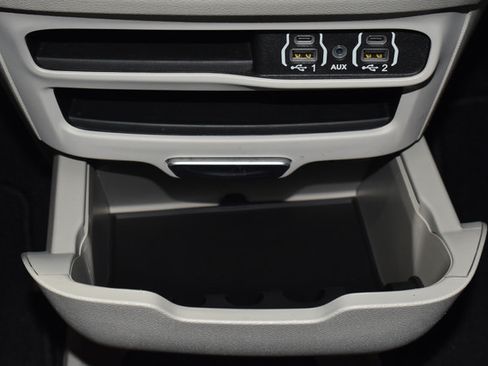Certified 2024 Chrysler Pacifica Touring-L FWD image 29