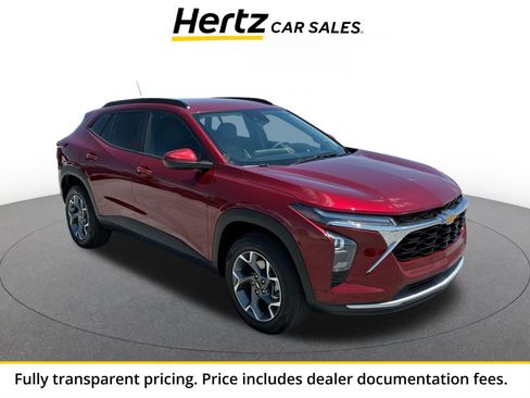 Used 2025 Chevrolet Trax LT FWD image 1