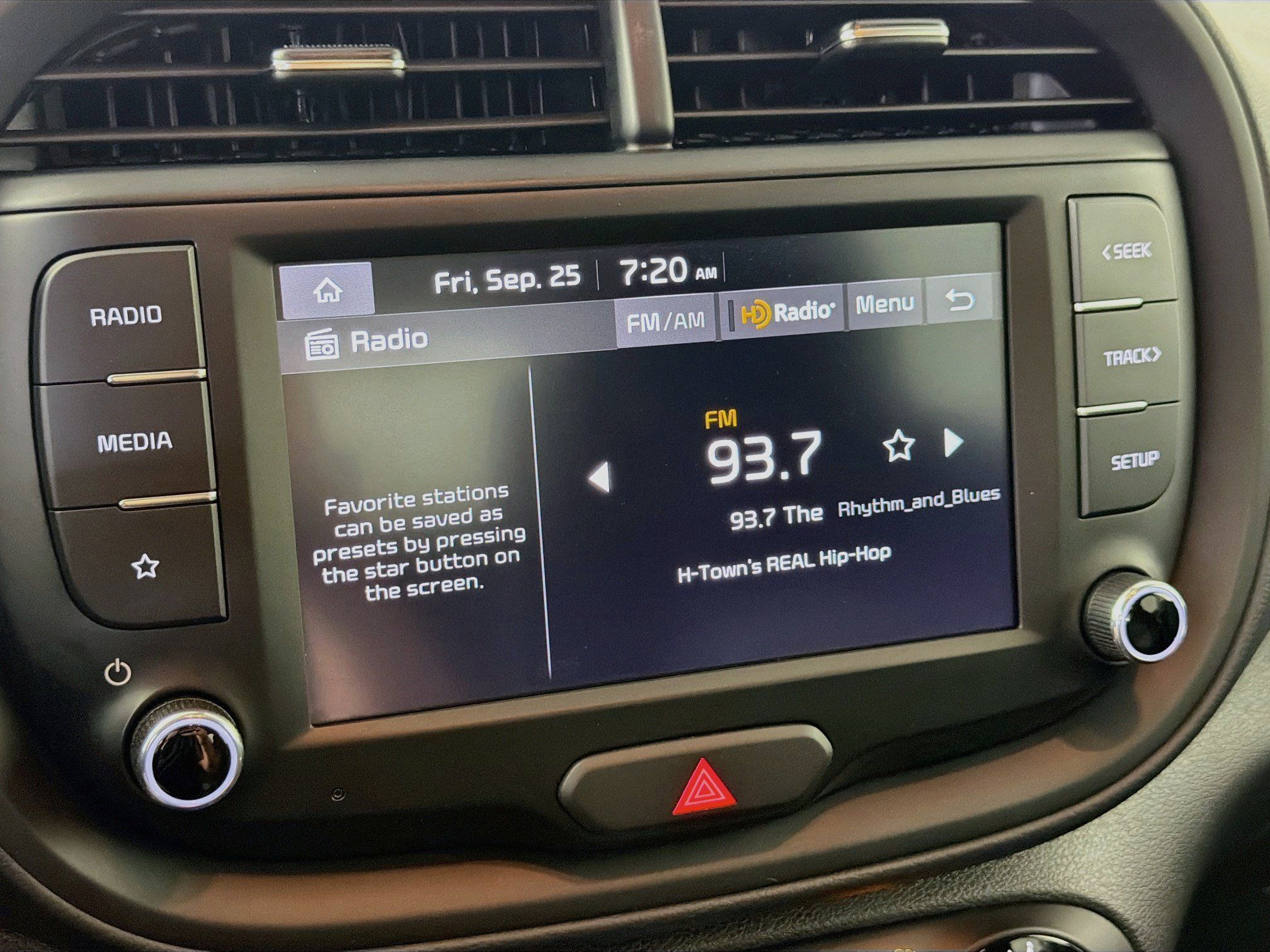 Used 2025 Kia Soul LX w/ LX Technology Package FWD image 21
