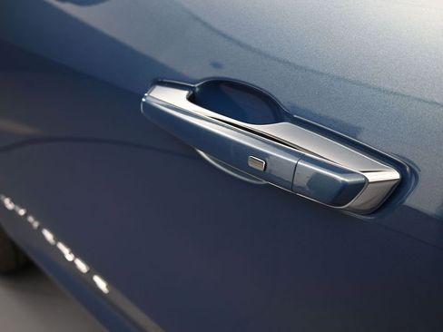 Used 2025 Chevrolet Traverse High Country FWD image 41