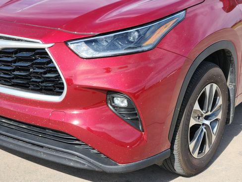 Used 2021 Toyota Highlander XLE FWD image 11