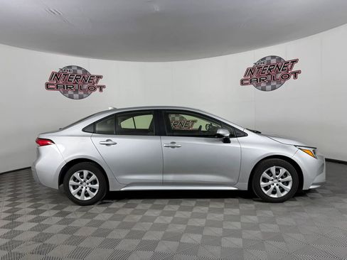 Used 2025 Toyota Corolla LE FWD image 8
