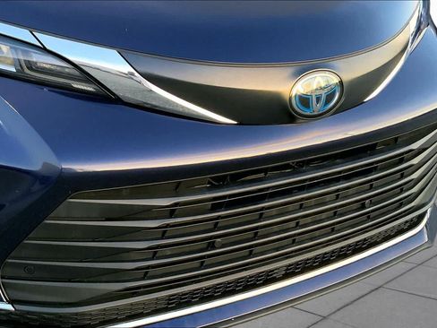 Used 2023 Toyota Sienna XLE w/ Protection Package (TMS) FWD image 29
