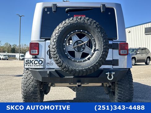 Used 2017 Jeep Wrangler Unlimited Sahara w/ Connectivity Group image 4