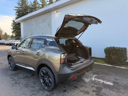 New 2026 Nissan Kicks SR w/ SR Premium Package image 12