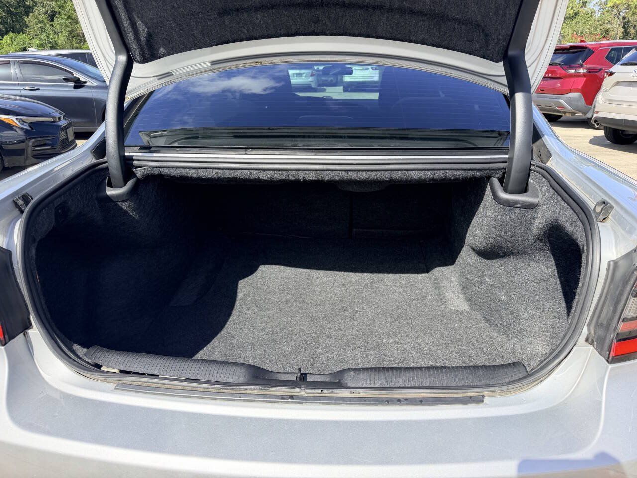 Used 2020 Dodge Charger SXT RWD image 8
