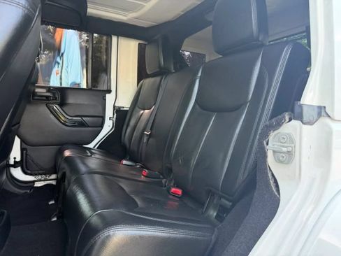 Used 2015 Jeep Wrangler Unlimited Sahara AWD/4WD image 12