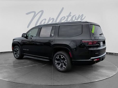 Used 2023 Jeep Wagoneer Series III w/ Preferred Equipment Group AWD/4WD image 8