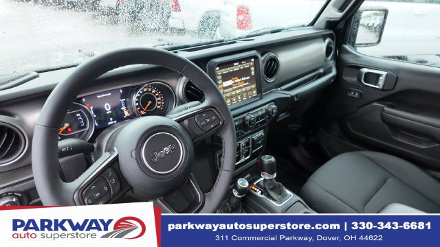 Used 2023 Jeep Gladiator Sport AWD/4WD image 11