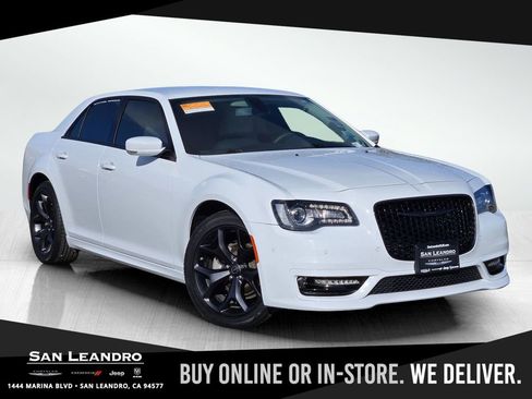 Certified 2023 Chrysler 300 Touring L w/ Comfort Group image 1