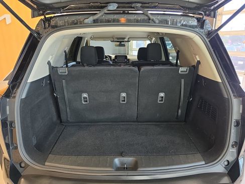 Used 2024 Nissan Pathfinder SV FWD image 28