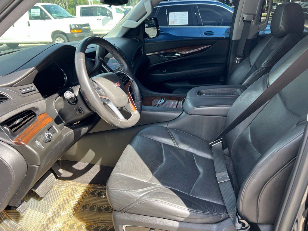 Used 2020 Cadillac Escalade Luxury RWD image 9