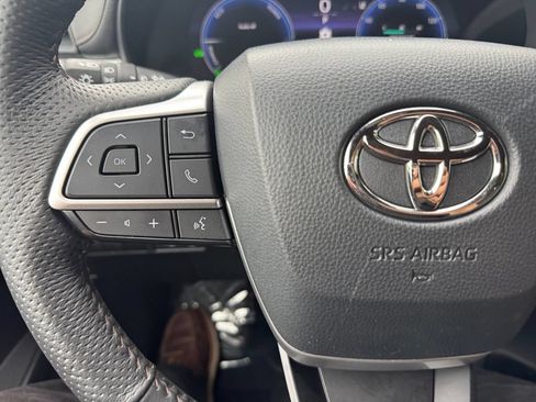 Used 2025 Toyota Sienna Limited AWD/4WD image 29
