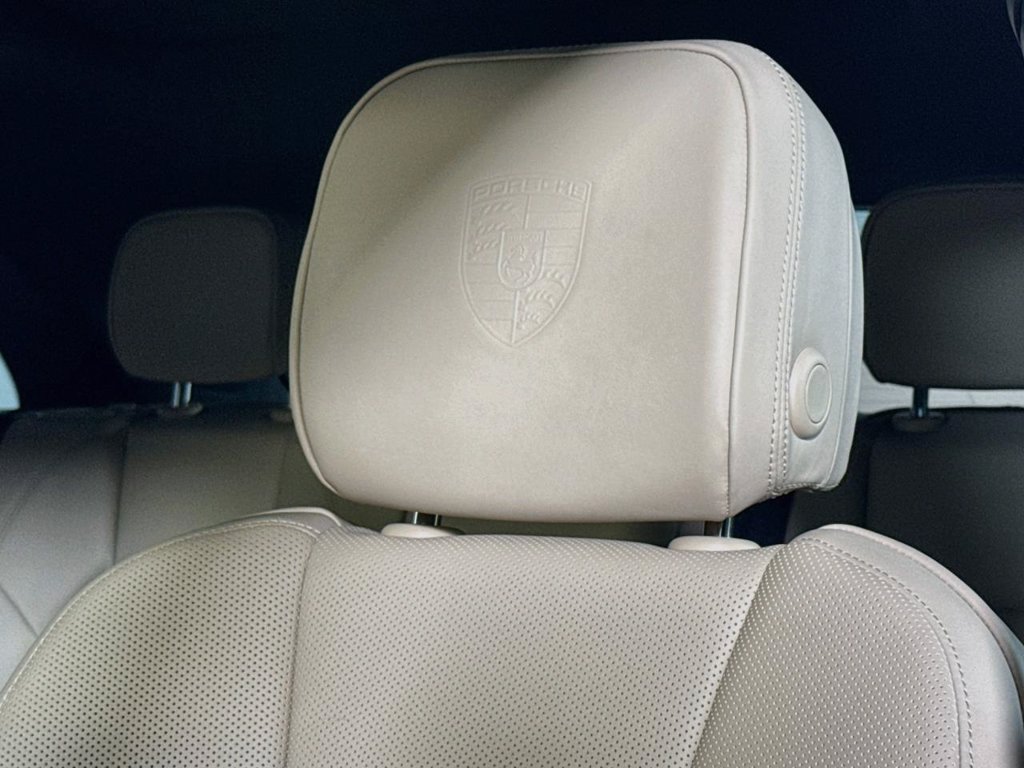 Certified 2024 Porsche Macan AWD/4WD image 24