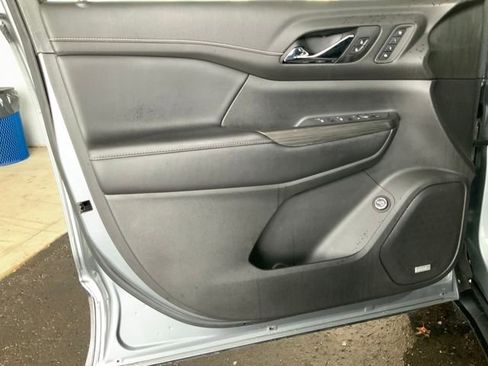 Used 2020 GMC Acadia SLT w/ Premium Package image 14