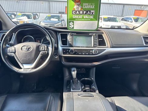 Used 2018 Toyota Highlander XLE AWD/4WD image 13