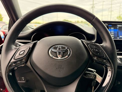 Used 2018 Toyota C-HR XLE FWD image 30