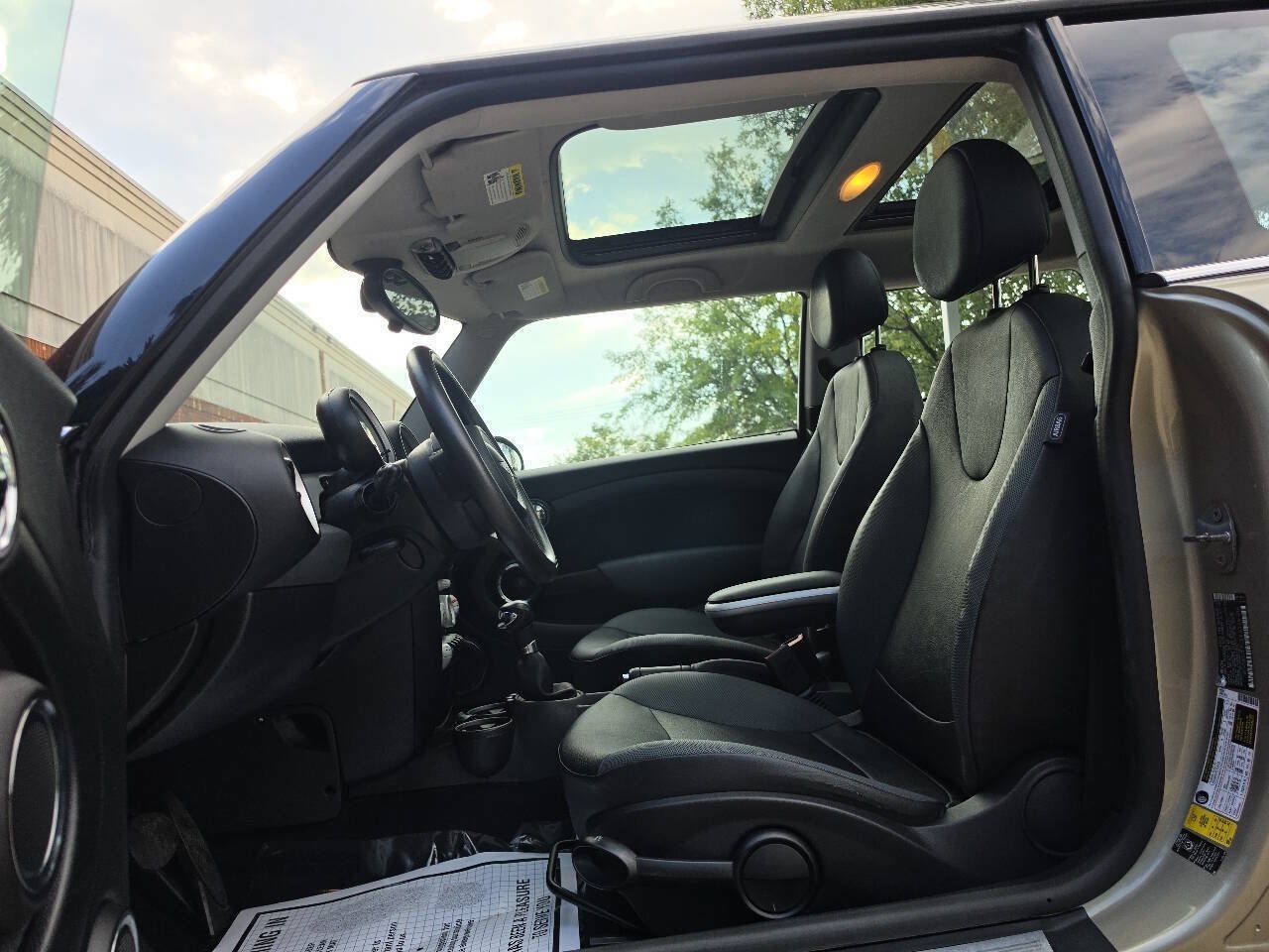 Used 2010 MINI Cooper Hardtop w/ Premium Pkg FWD image 9