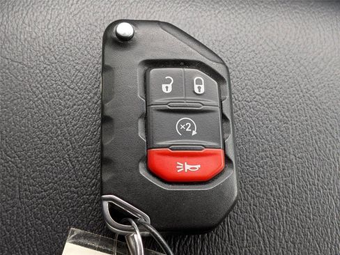 Used 2021 Jeep Wrangler Unlimited Sahara image 29