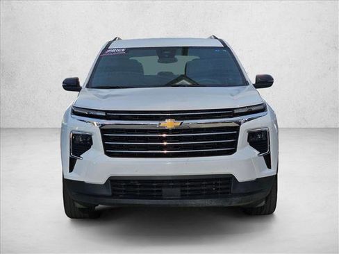 Used 2026 Chevrolet Traverse LT AWD/4WD image 2