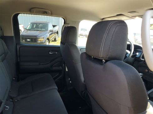 Used 2023 Nissan Frontier SV image 30