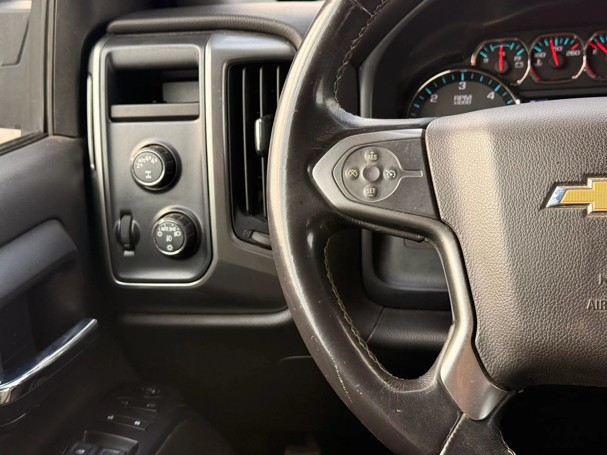 Used 2018 Chevrolet Silverado 1500 LT w/ All Star Edition AWD/4WD image 17