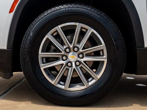 Used 2023 Chevrolet Traverse LT FWD image 6