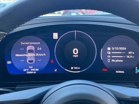 Certified 2025 Porsche Macan Electric image 31