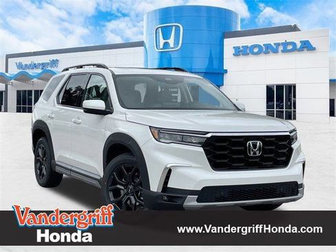 Used 2025 Honda Pilot Touring image 1
