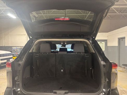 Used 2025 Toyota Highlander LE image 34