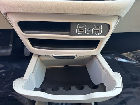 Certified 2024 Chrysler Pacifica Touring-L image 18