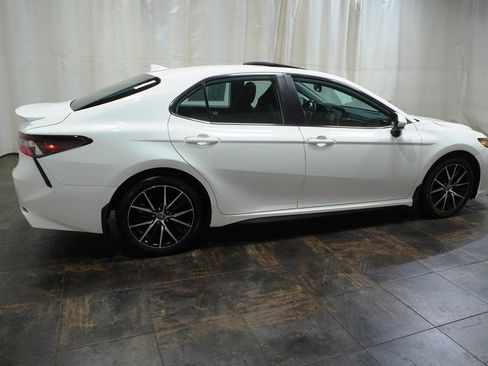 Used 2023 Toyota Camry SE w/ Convenience Package image 4