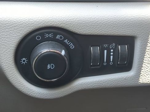 Used 2023 Chrysler Pacifica Touring-L FWD image 29
