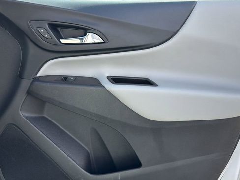 Used 2021 Chevrolet Equinox LT w/ Driver Convenience Package image 10