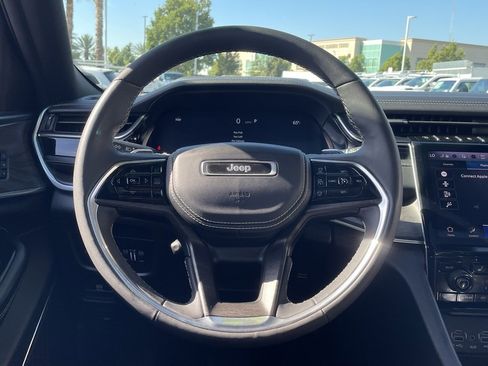 Certified 2023 Jeep Grand Cherokee Overland image 25