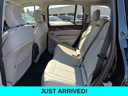 Used 2022 Jeep Grand Cherokee Summit AWD/4WD image 10