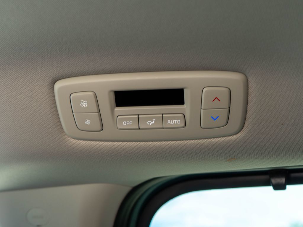 Certified 2025 Kia Carnival SX Prestige FWD image 16