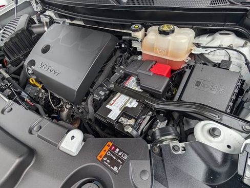 Used 2023 Chevrolet Traverse LT image 25