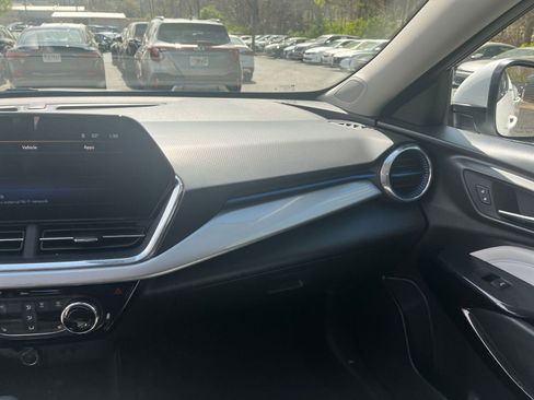 Used 2025 Chevrolet Trax LT w/ LT Convenience Package image 30