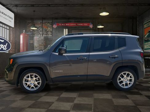 Used 2021 Jeep Renegade Latitude FWD image 3