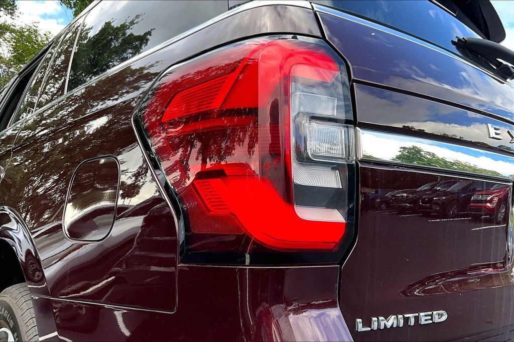 Used 2024 Ford Expedition Limited AWD/4WD image 21