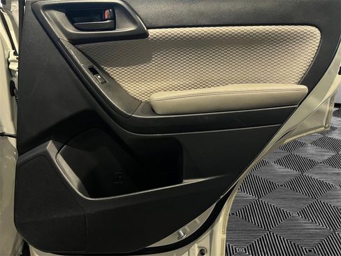 Used 2017 Subaru Forester 2.5i Premium image 15