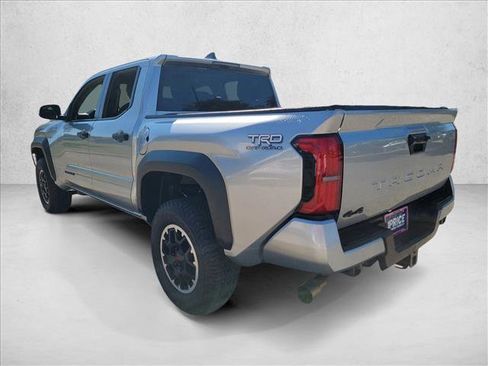 Used 2024 Toyota Tacoma TRD Off-Road image 7