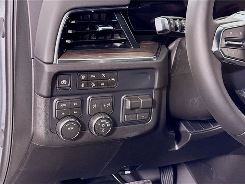 New 2026 Chevrolet Suburban Z71 w/ Comfort Package AWD/4WD image 4