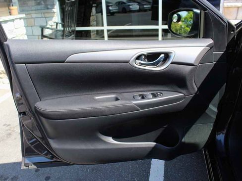 Used 2015 Nissan Sentra SV FWD image 11