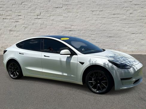 Used 2022 Tesla Model 3 Long Range AWD/4WD image 6