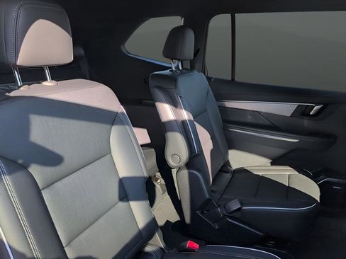 Used 2025 Buick Enclave Preferred image 28