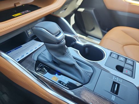 New 2026 Toyota Highlander Platinum AWD/4WD image 19