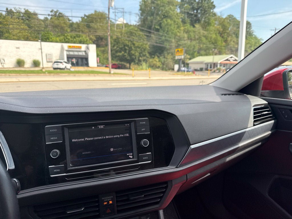 Used 2024 Volkswagen Jetta SE w/ Panoramic Sunroof Package FWD image 7